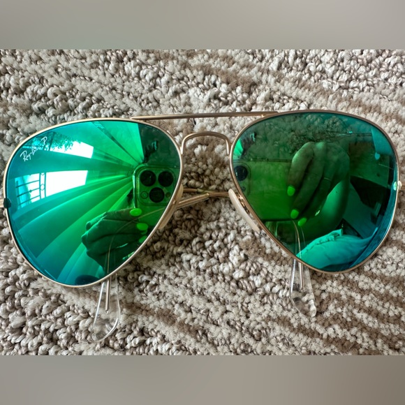 Green Ray-Ban Aviator Flash lens RB3025 sunglasses